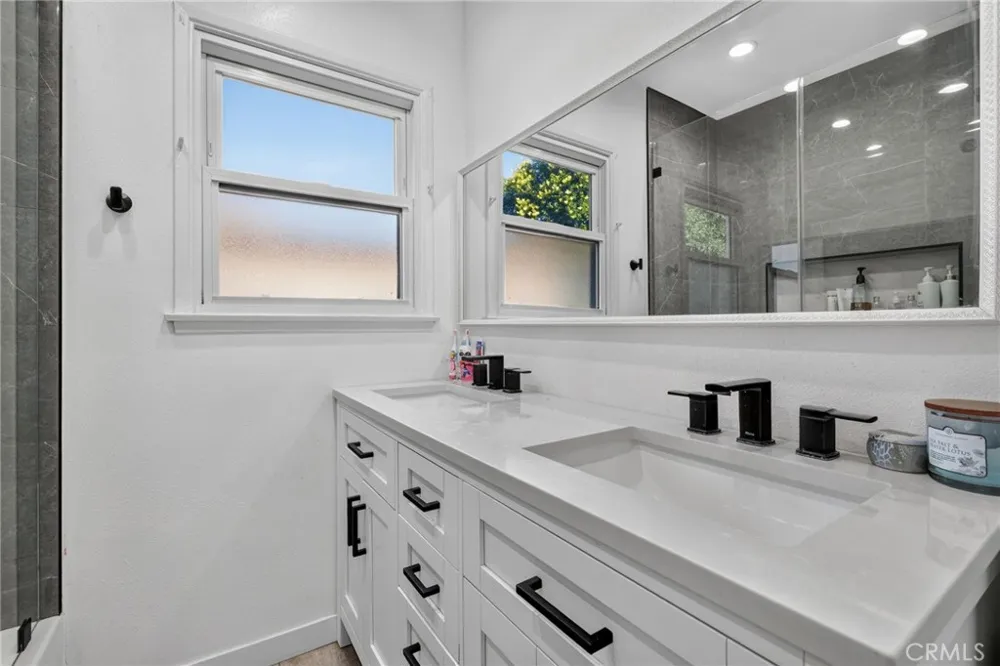 18952 Victory Boulevard Tarzana, CA 91335