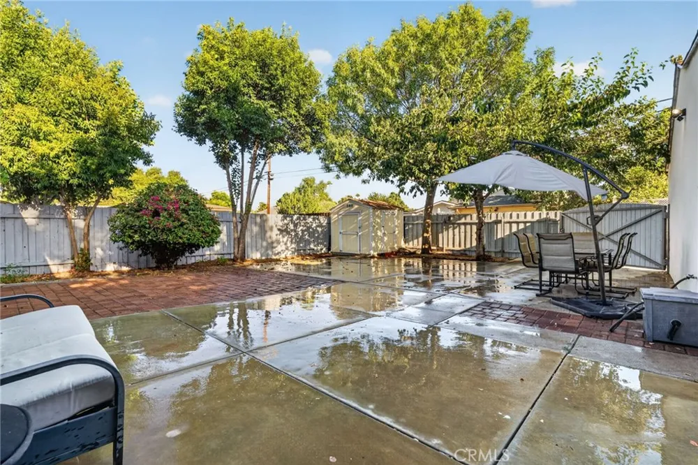 18952 Victory Boulevard Tarzana, CA 91335