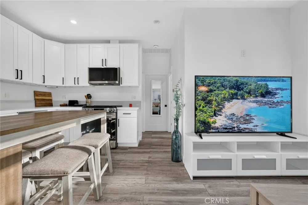 18952 Victory Boulevard Tarzana, CA 91335