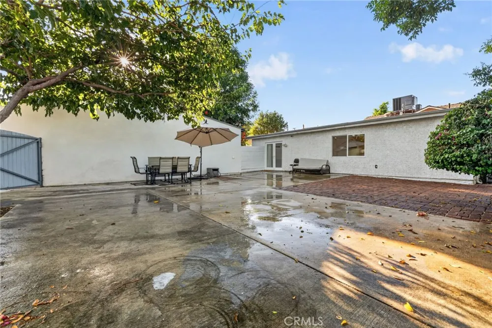 18952 Victory Boulevard Tarzana, CA 91335
