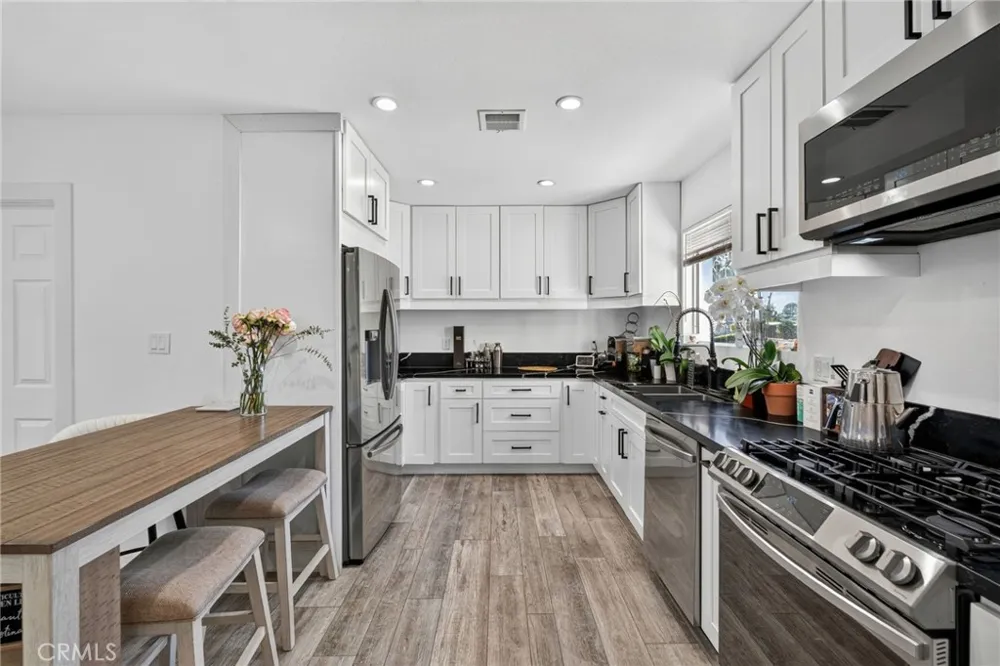18952 Victory Boulevard Tarzana, CA 91335