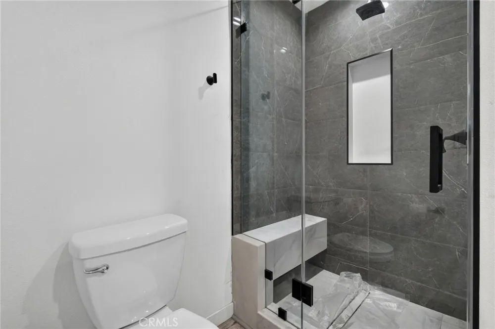 18952 Victory Boulevard Tarzana, CA 91335