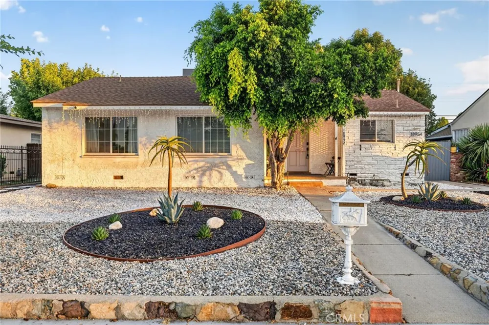18952 Victory Boulevard Tarzana, CA 91335
