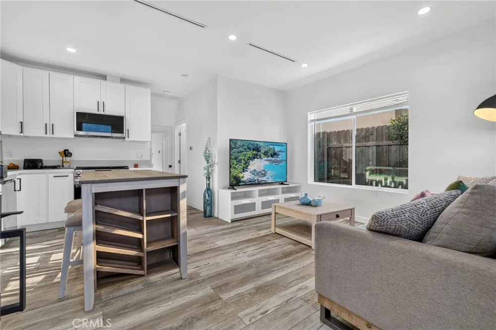 18952 Victory Boulevard Tarzana, CA 91335