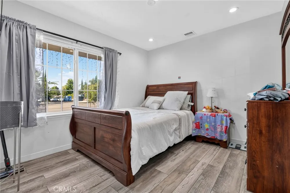 18952 Victory Boulevard Tarzana, CA 91335