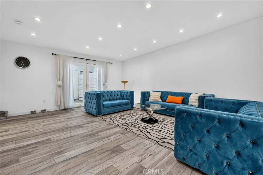 18952 Victory Boulevard Tarzana, CA 91335