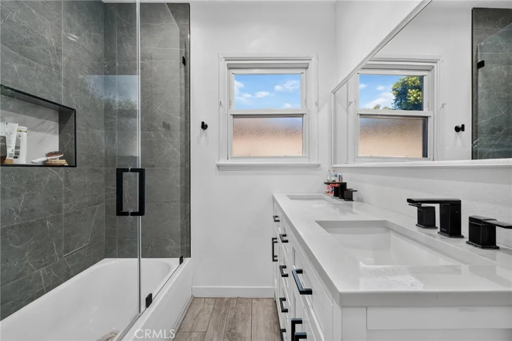 18952 Victory Boulevard Tarzana, CA 91335
