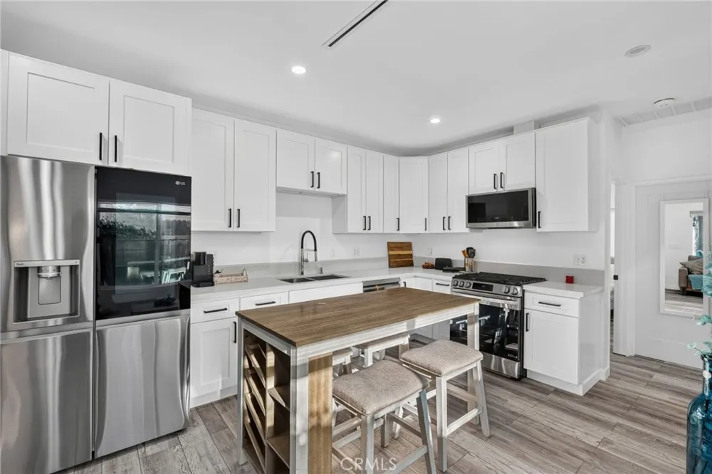 18952 Victory Boulevard Tarzana, CA 91335