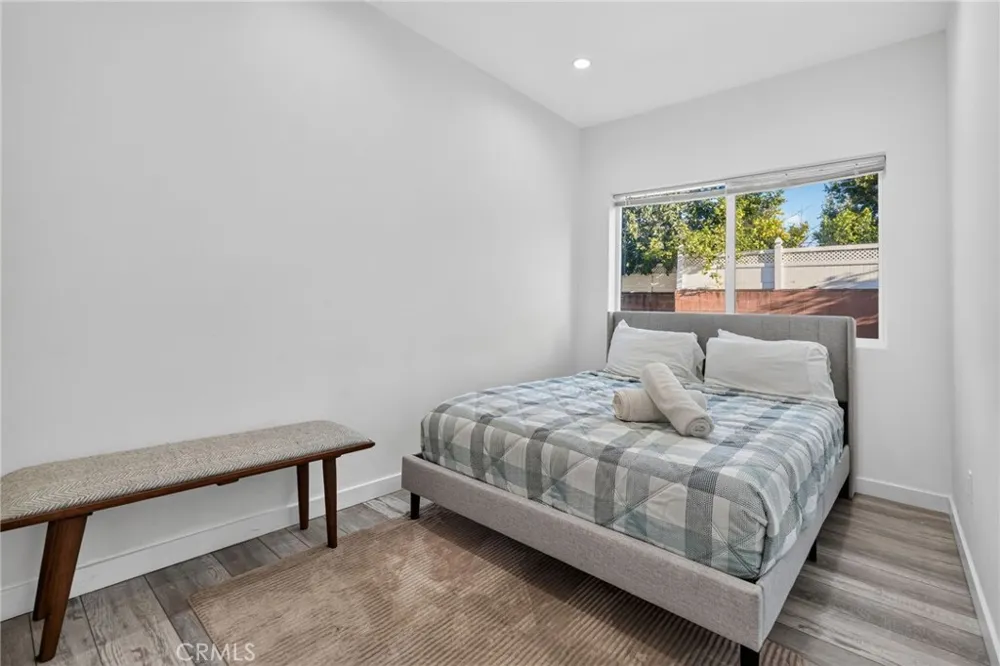18952 Victory Boulevard Tarzana, CA 91335
