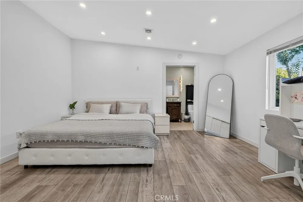 18952 Victory Boulevard Tarzana, CA 91335