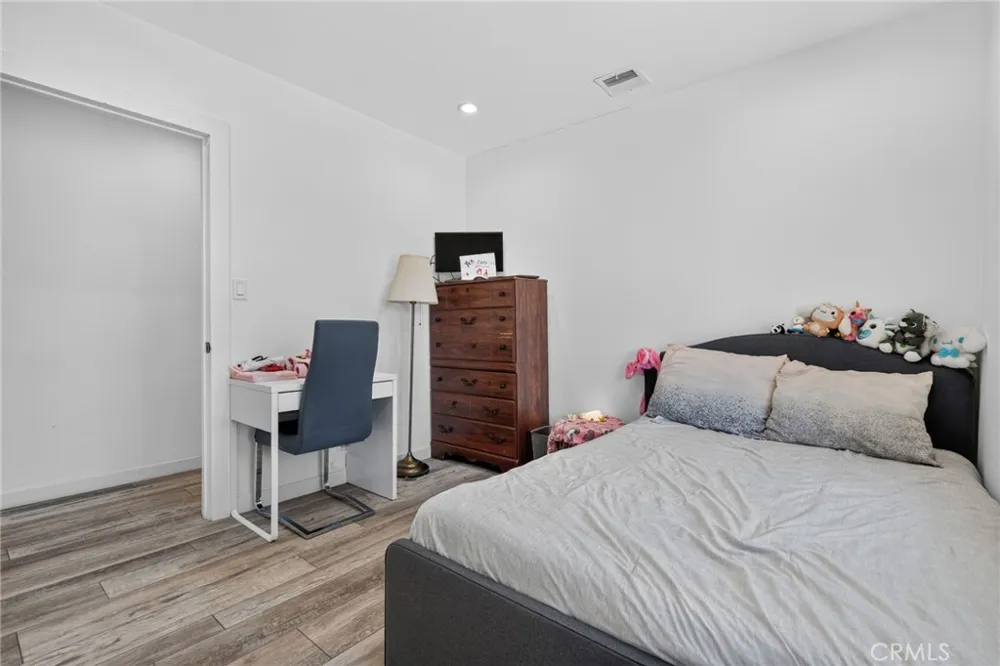 18952 Victory Boulevard Tarzana, CA 91335