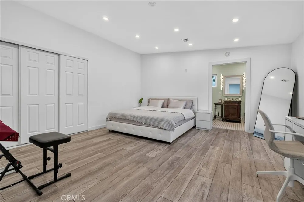 18952 Victory Boulevard Tarzana, CA 91335