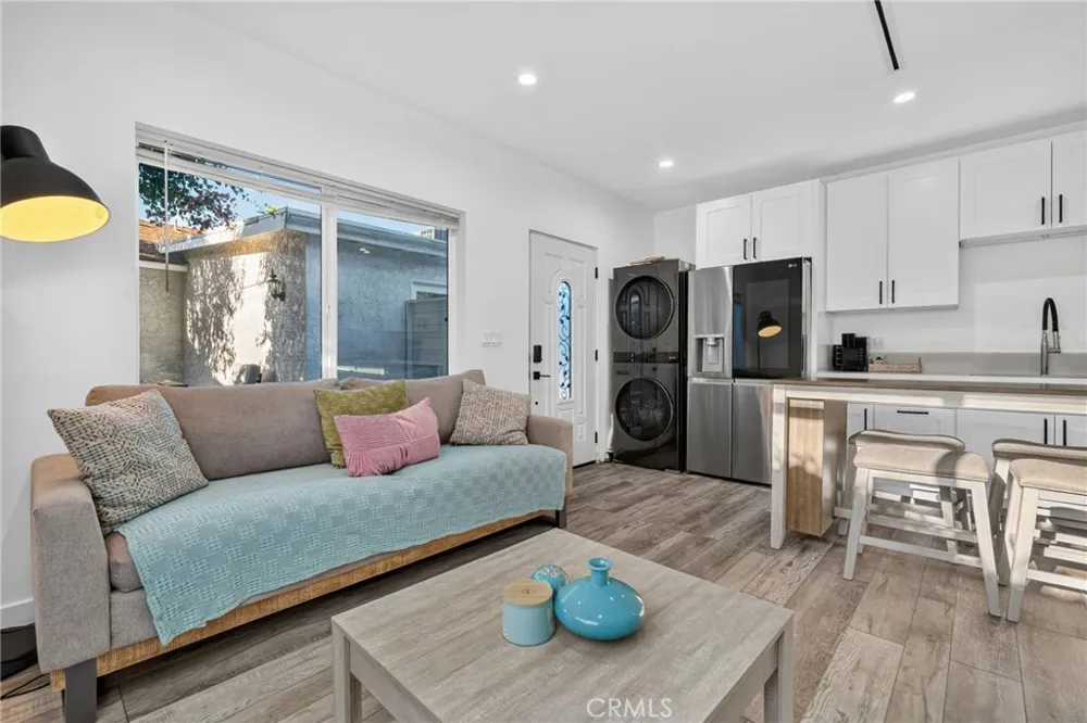 18952 Victory Boulevard Tarzana, CA 91335