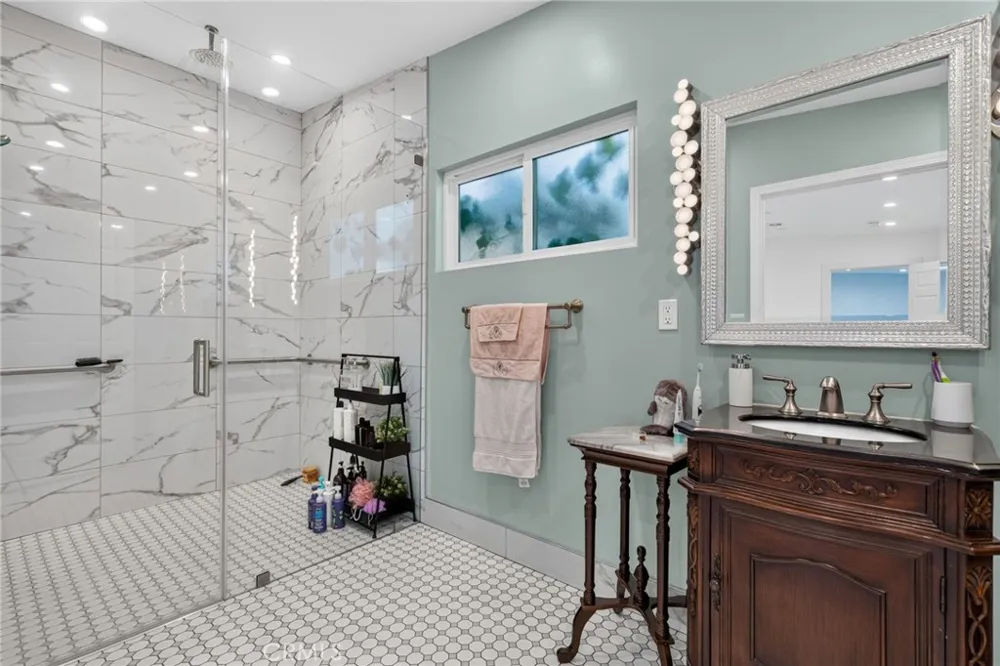 18952 Victory Boulevard Tarzana, CA 91335