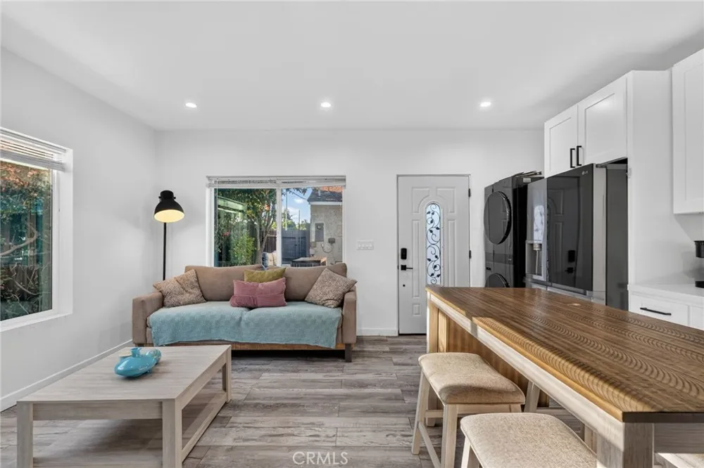 18952 Victory Boulevard Tarzana, CA 91335