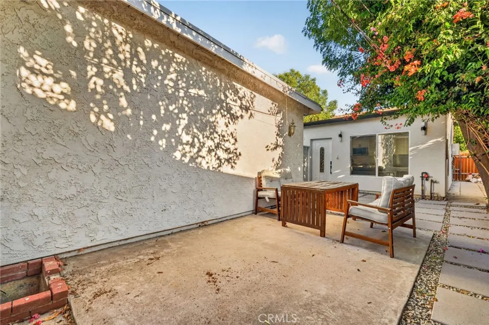 18952 Victory Boulevard Tarzana, CA 91335