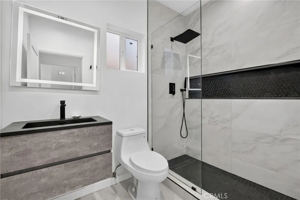 18952 Victory Boulevard Tarzana, CA 91335