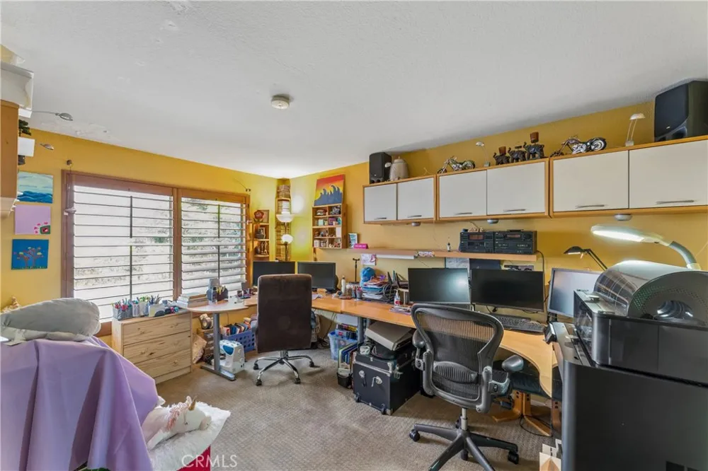 24515 Ebelden Newhall, CA 91321