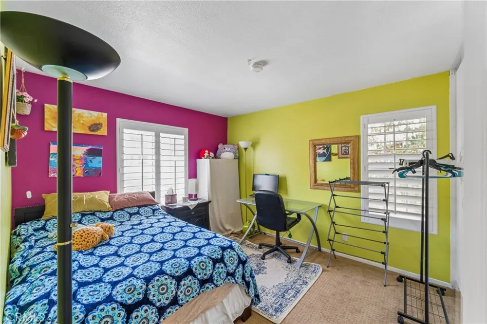 24515 Ebelden Newhall, CA 91321