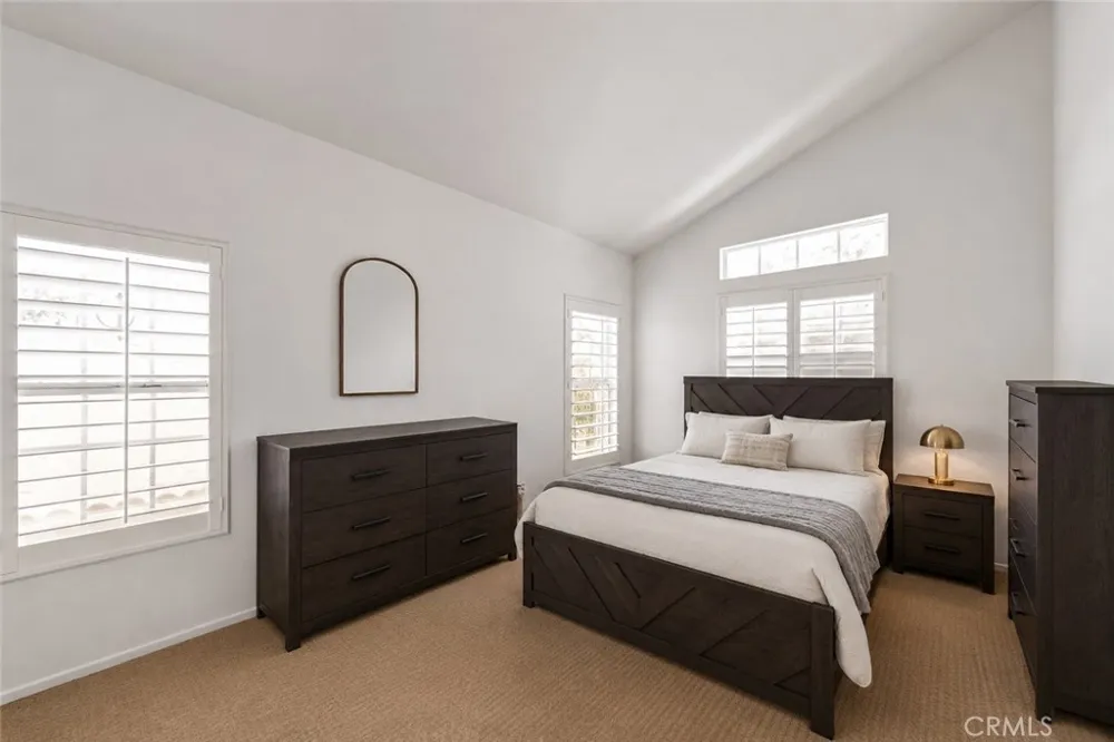 24515 Ebelden Newhall, CA 91321