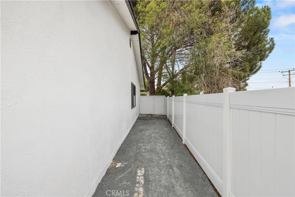 28201 Hot Springs Canyon Country, CA 91351
