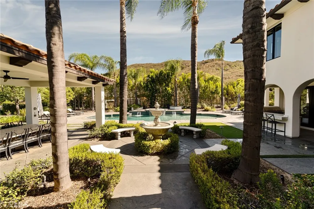 29462 Malibu View Court Agoura Hills, CA 91301