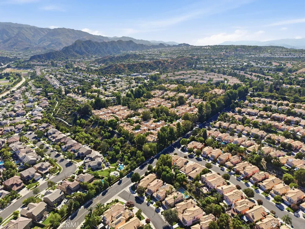 25114 Steinbeck Avenue #B Stevenson Ranch, CA 91381