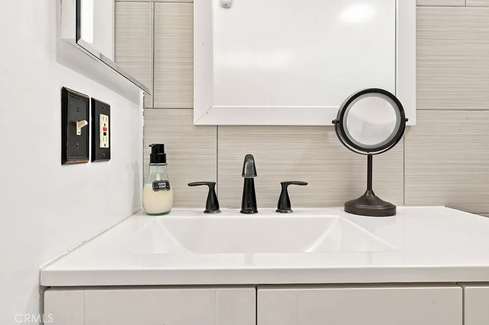 25114 Steinbeck Avenue #B Stevenson Ranch, CA 91381