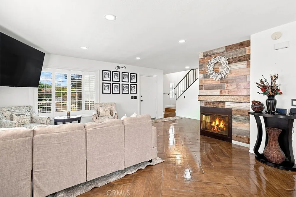 25114 Steinbeck Avenue #B Stevenson Ranch, CA 91381