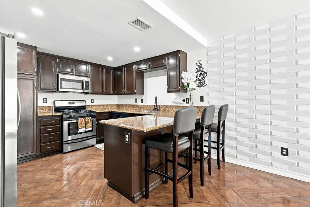 25114 Steinbeck Avenue #B Stevenson Ranch, CA 91381