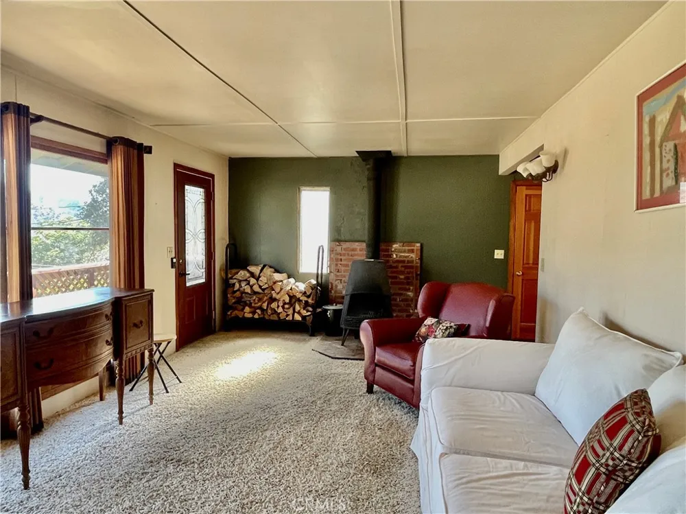 3432 Dakota Frazier Park, CA 93225