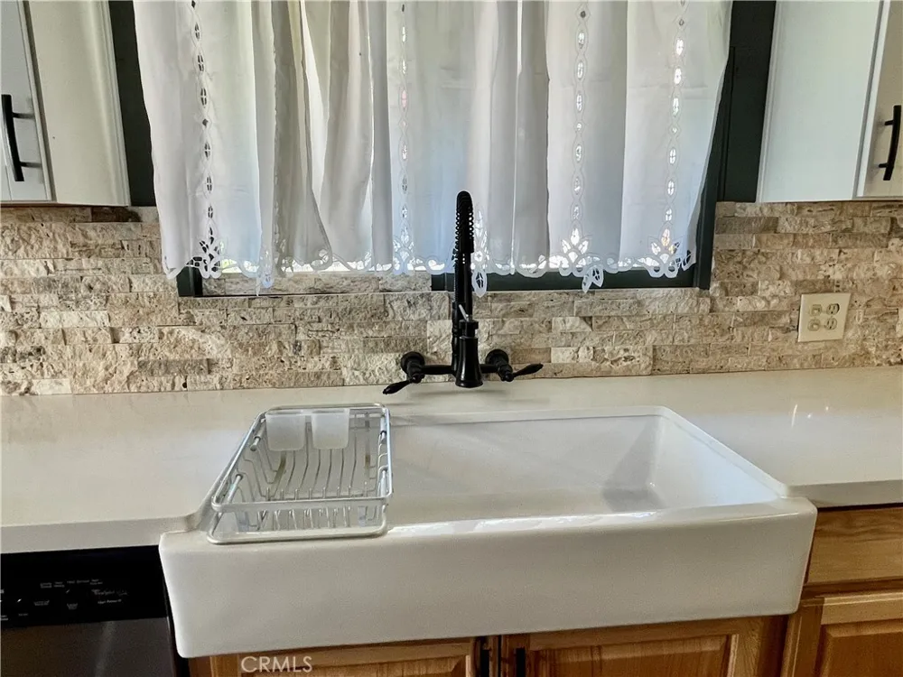 3432 Dakota Frazier Park, CA 93225