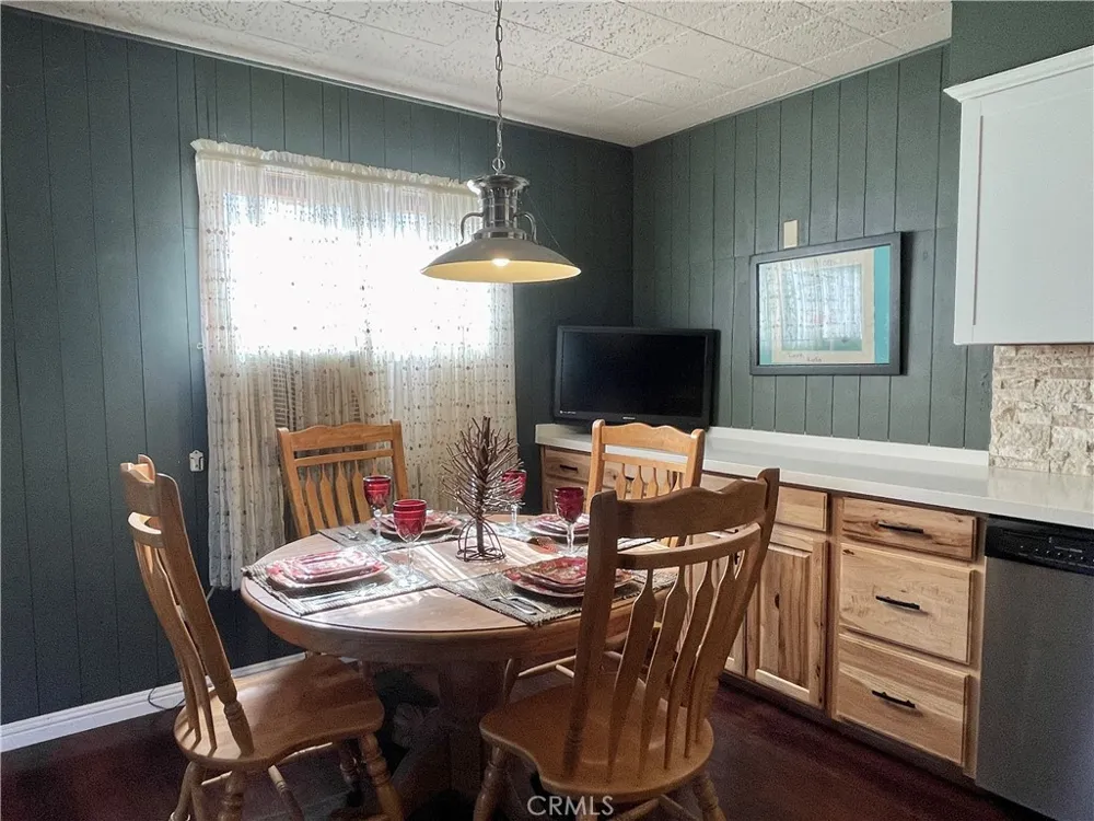 3432 Dakota Frazier Park, CA 93225