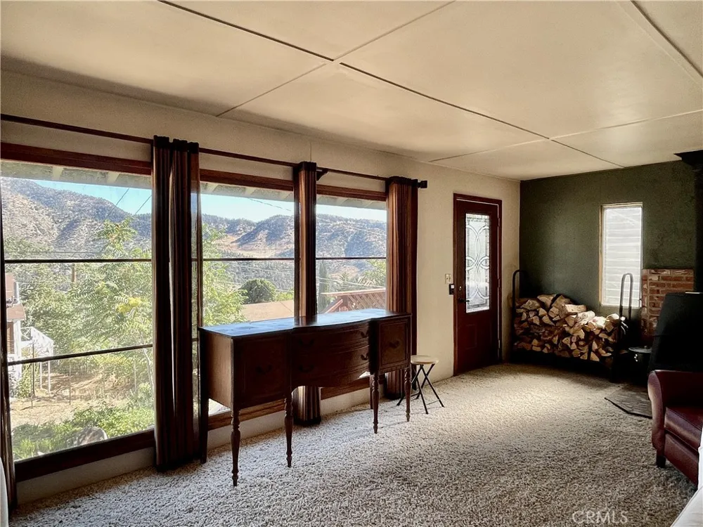 3432 Dakota Frazier Park, CA 93225