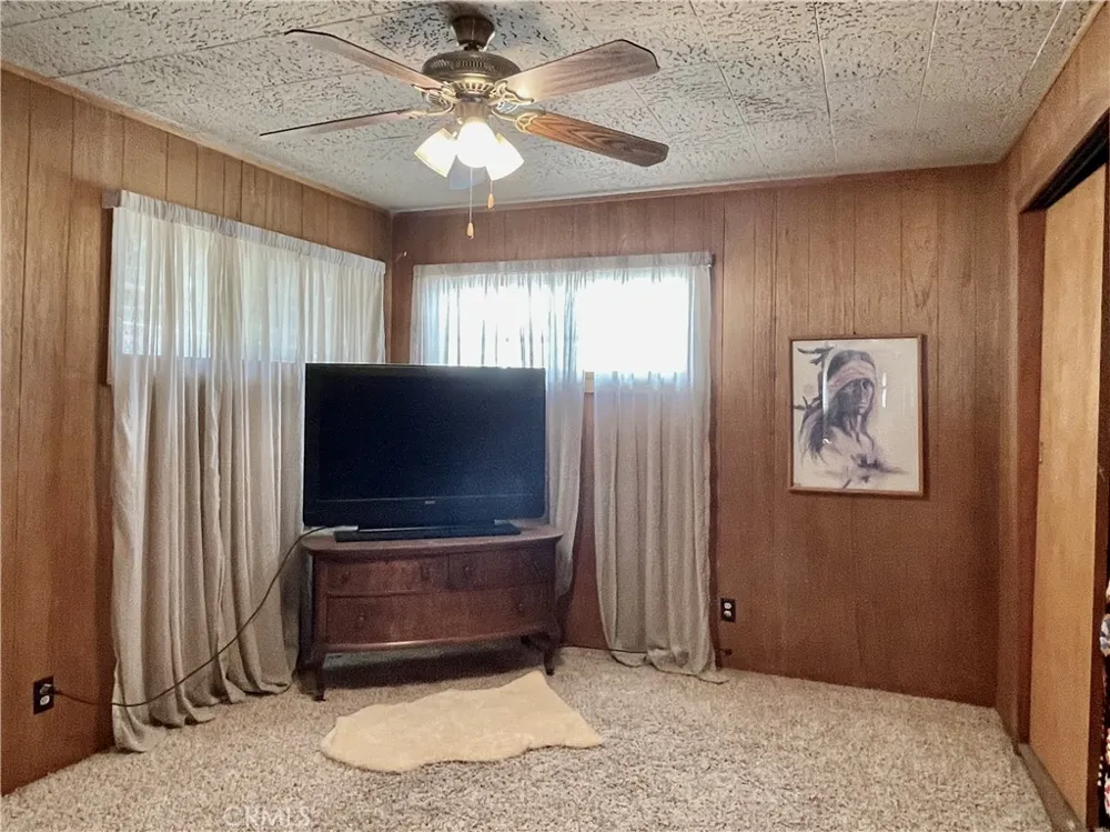 3432 Dakota Frazier Park, CA 93225