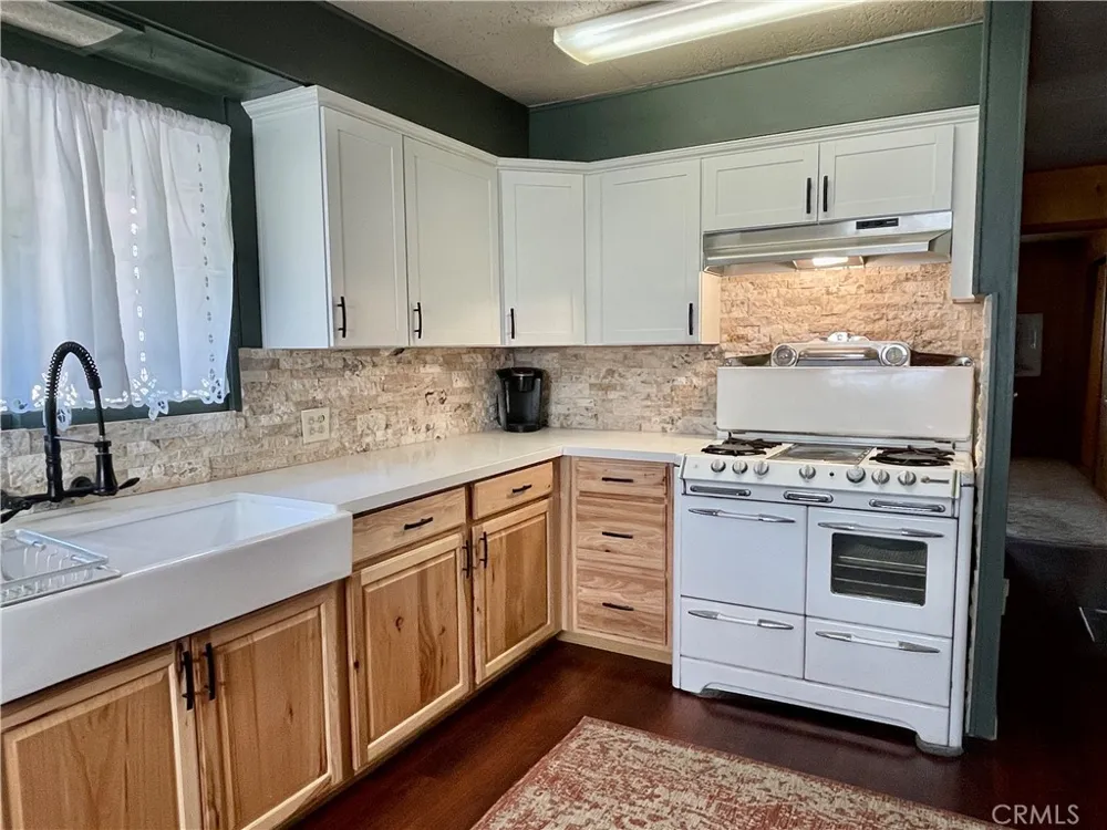 3432 Dakota Frazier Park, CA 93225