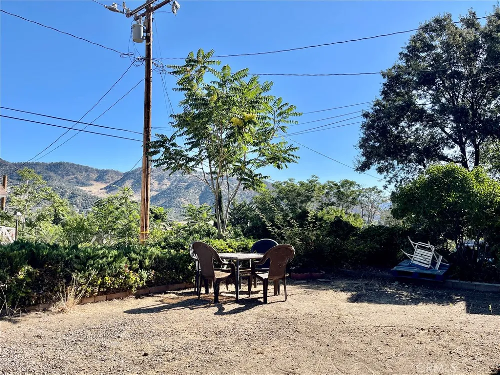 3432 Dakota Frazier Park, CA 93225