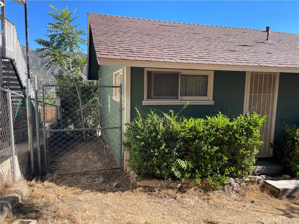 3432 Dakota Frazier Park, CA 93225