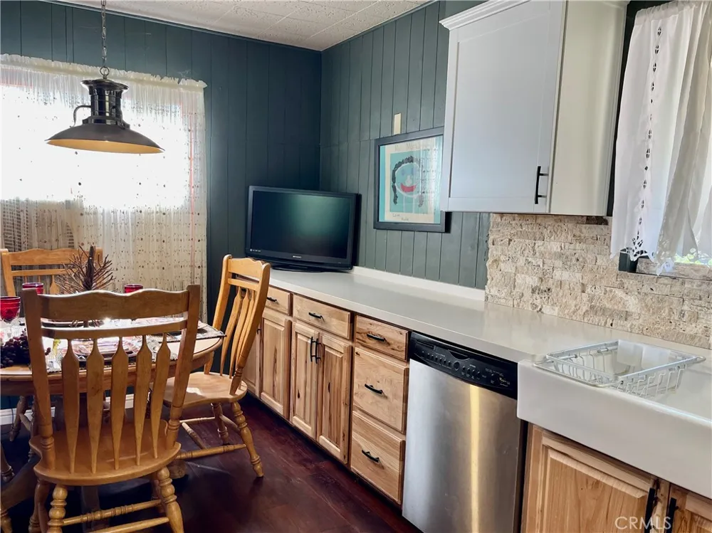 3432 Dakota Frazier Park, CA 93225