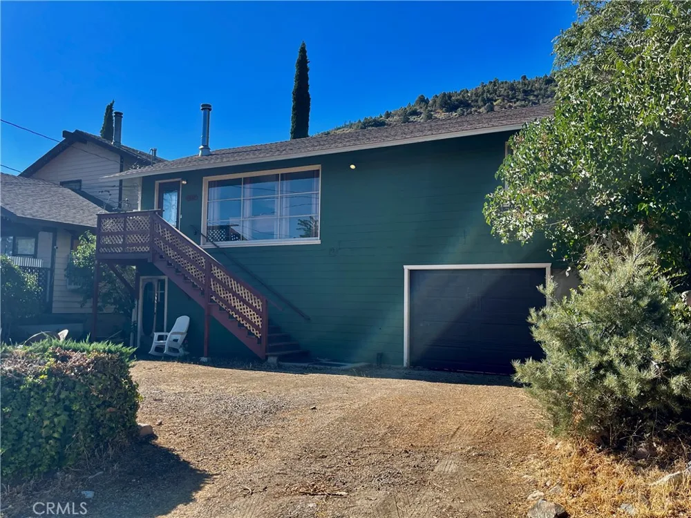 3432 Dakota Frazier Park, CA 93225