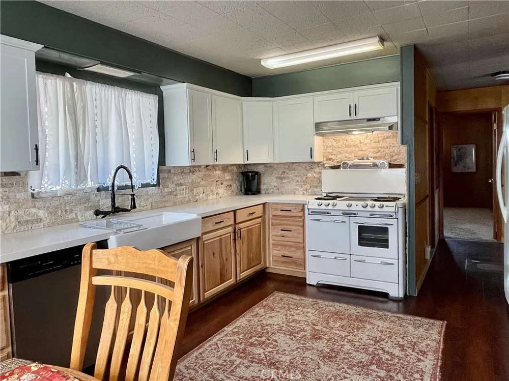 3432 Dakota Frazier Park, CA 93225