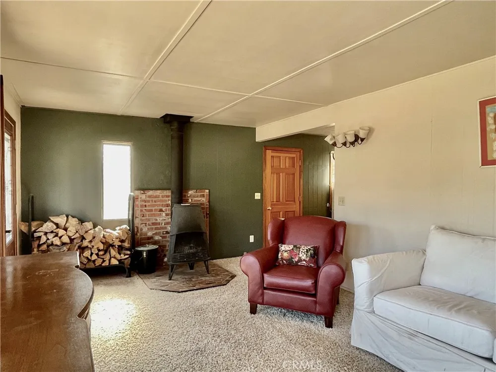 3432 Dakota Frazier Park, CA 93225