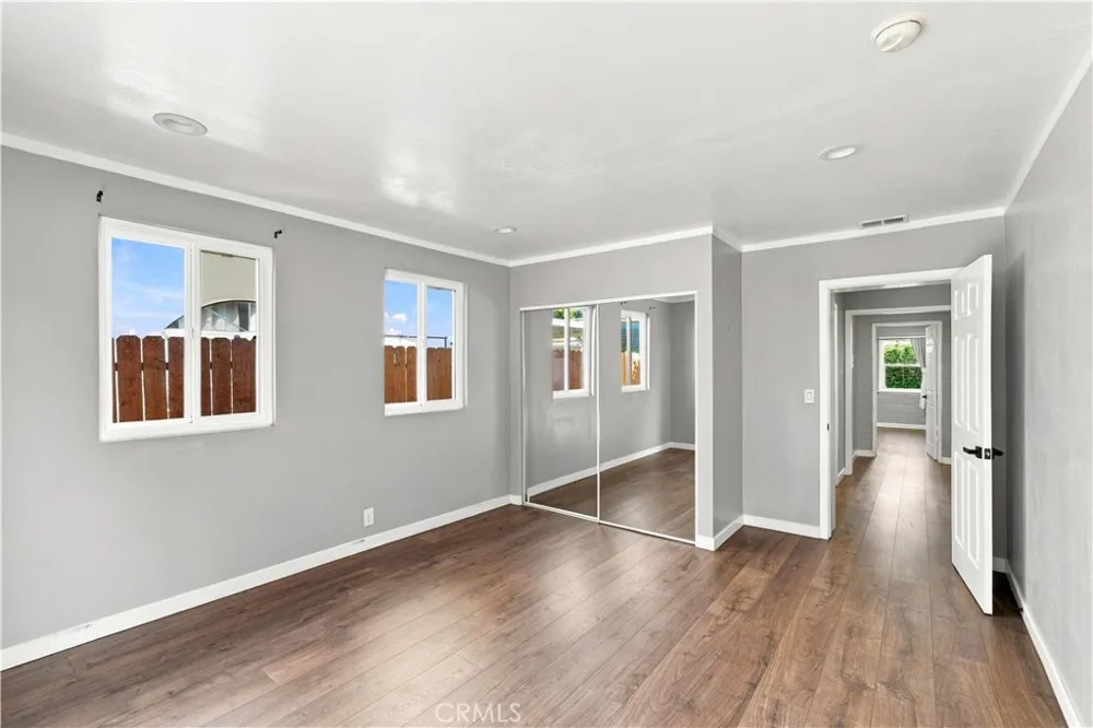 16020 Kittridge Street Lake Balboa, CA 91406
