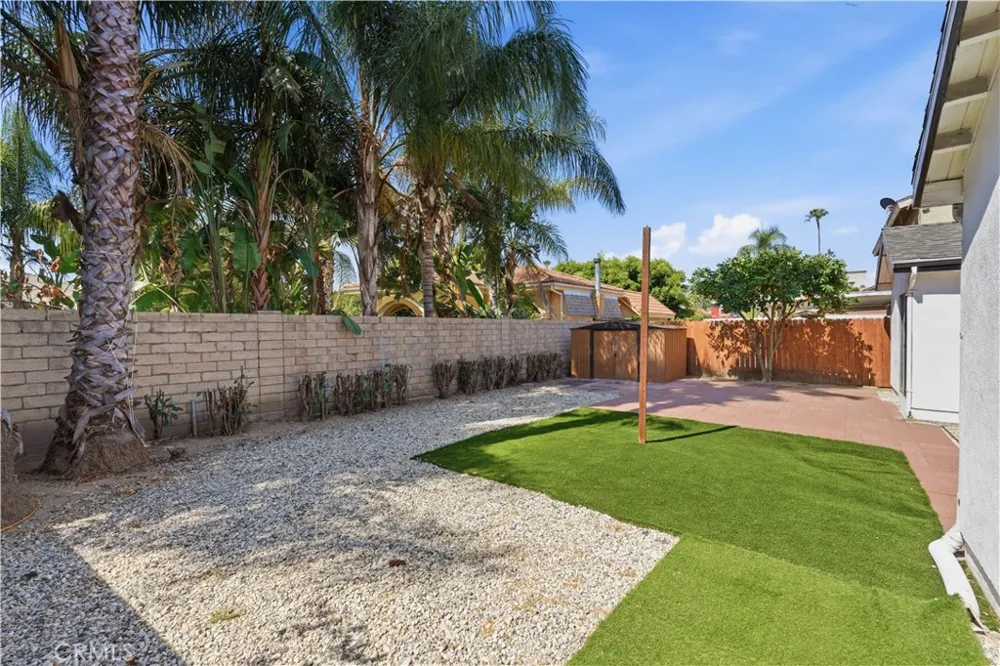 16020 Kittridge Street Lake Balboa, CA 91406