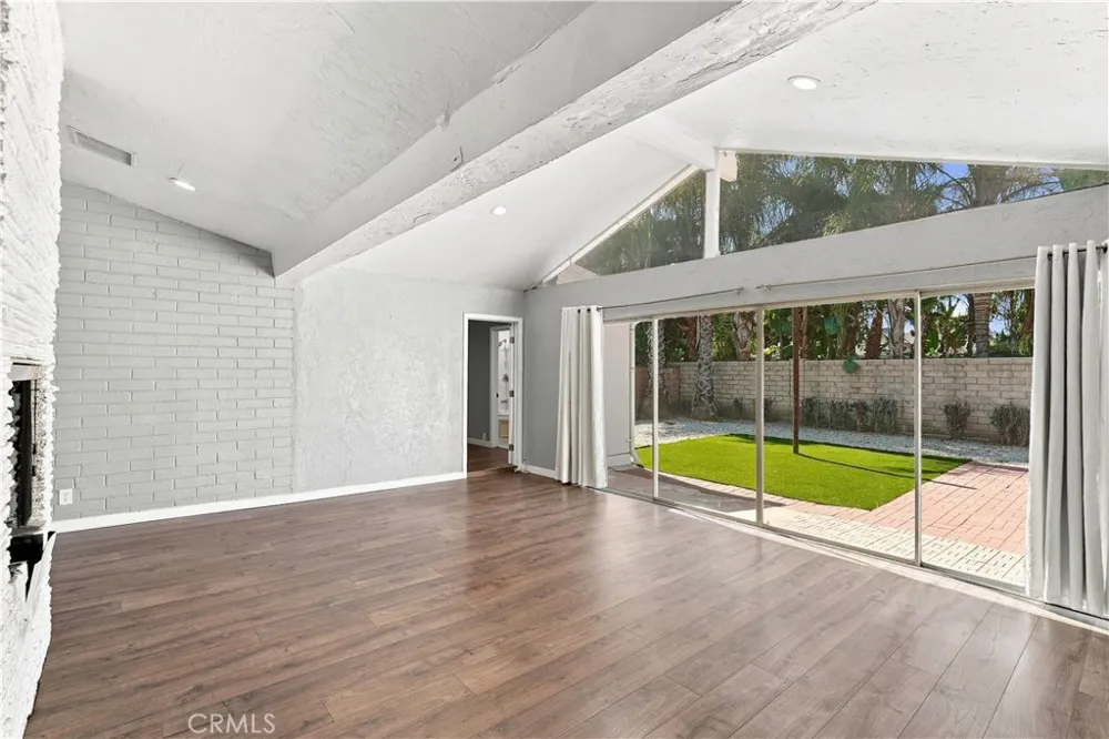 16020 Kittridge Street Lake Balboa, CA 91406