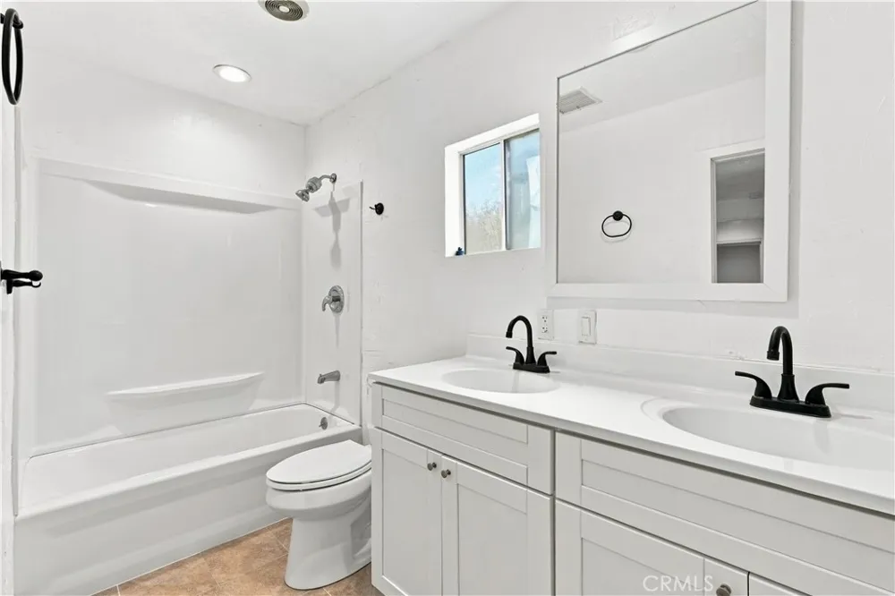 16020 Kittridge Street Lake Balboa, CA 91406