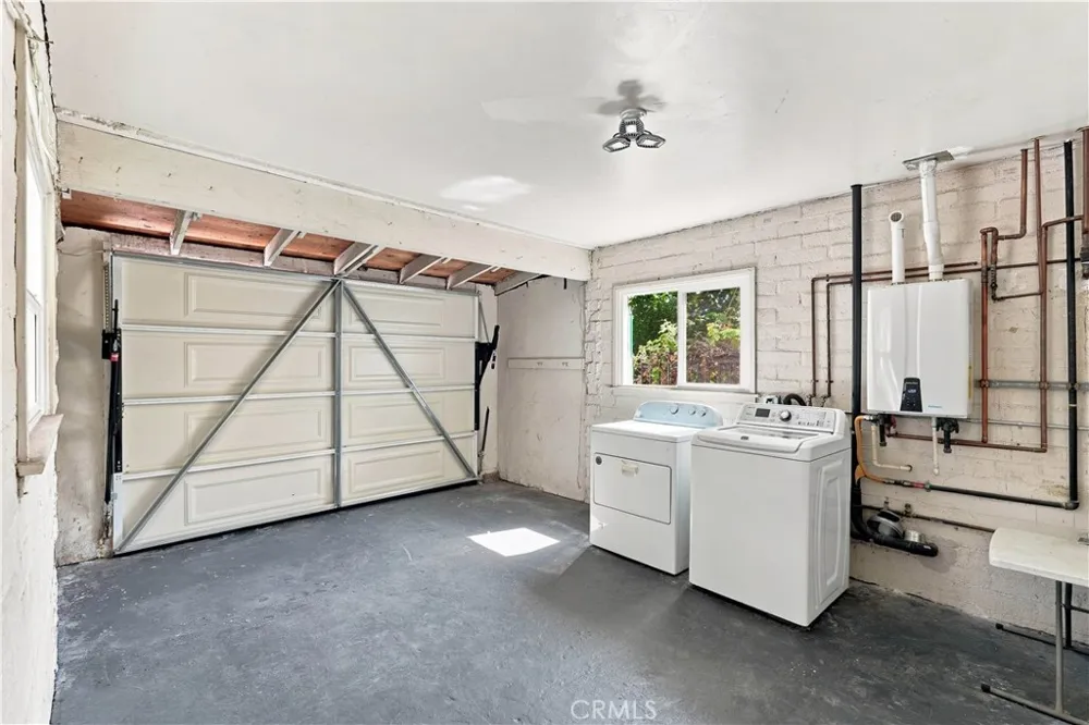 16020 Kittridge Street Lake Balboa, CA 91406