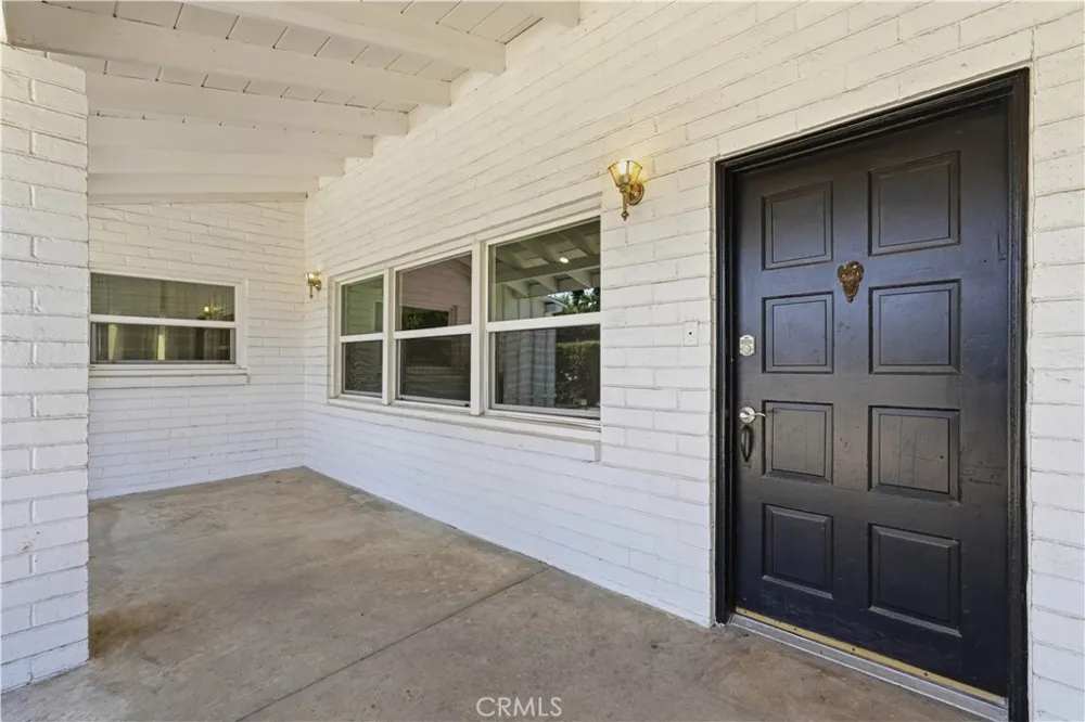16020 Kittridge Street Lake Balboa, CA 91406