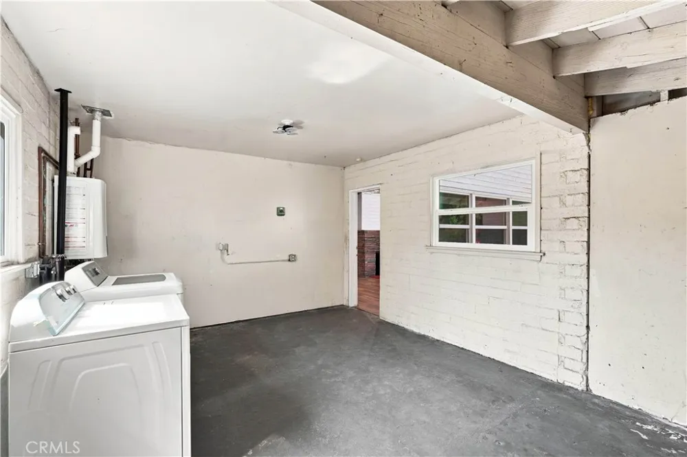 16020 Kittridge Street Lake Balboa, CA 91406
