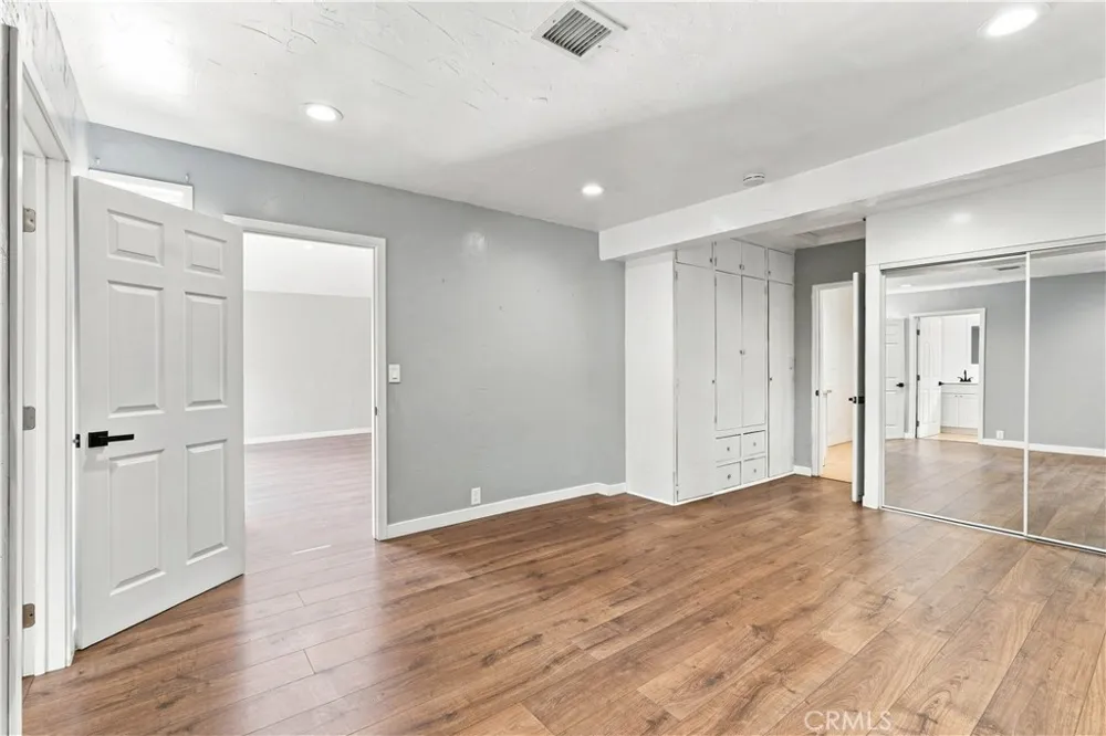 16020 Kittridge Street Lake Balboa, CA 91406